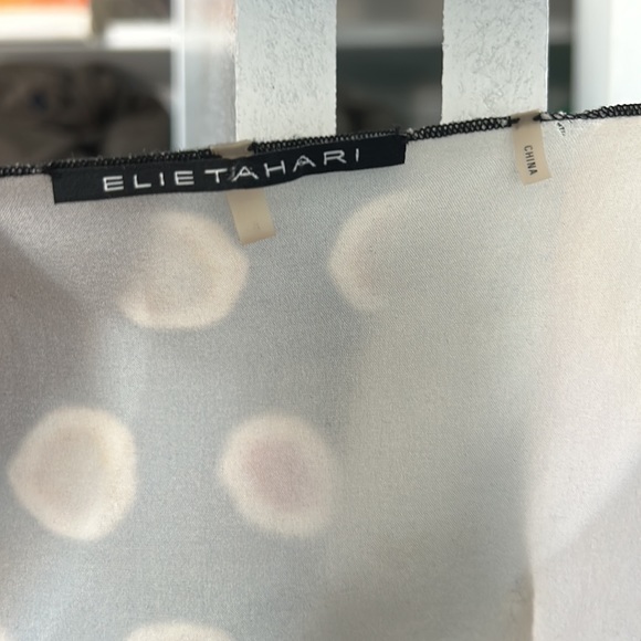 Gorgeous silk Tahari blouse - Picture 2 of 5